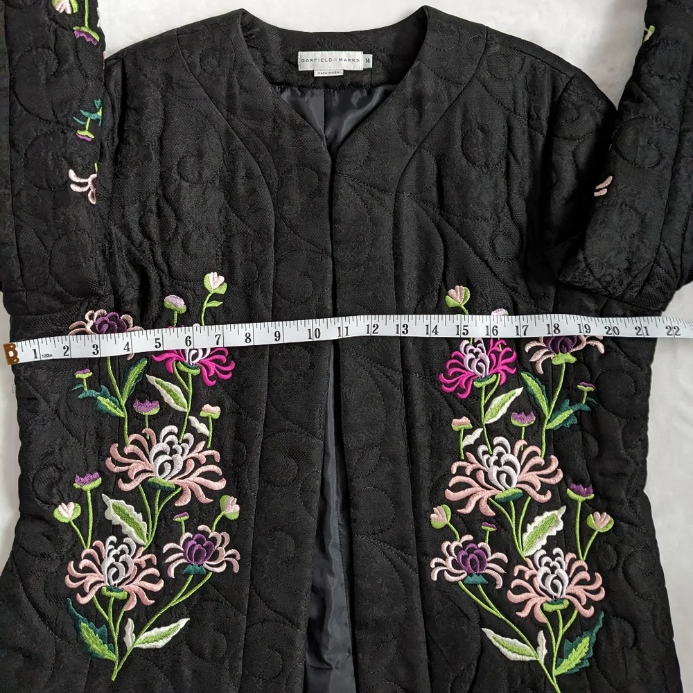 Stunning Garfield & Marks Black Quilted Floral Embroidery Open Jacket - Picture 7 of 13